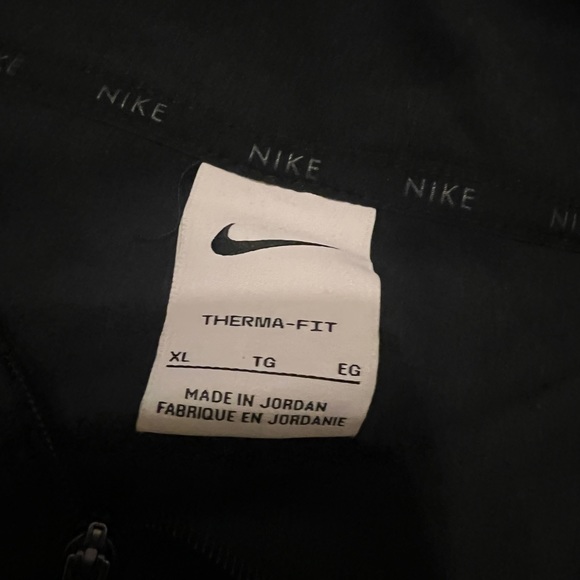 Black Nike 1/4 zip top - Picture 5 of 6